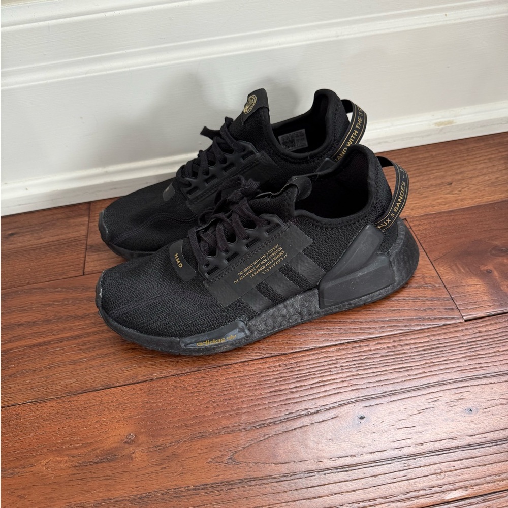 adidas NMD R1 V2
Black Gold Metallic - Picture 2 of 3